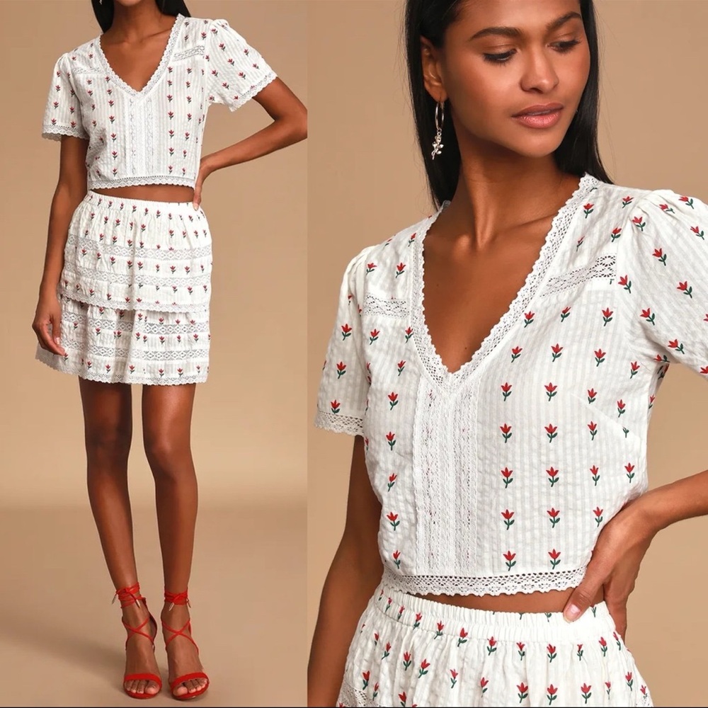 White Tulip Floral Print Cotton Short Sleeve Crop Top 🌿